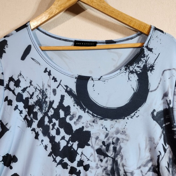 Sea & Anchor Women's Abstract Print Asymmetrical Hem 3/4 Sleeve Top‎ - Picture 4 of 12